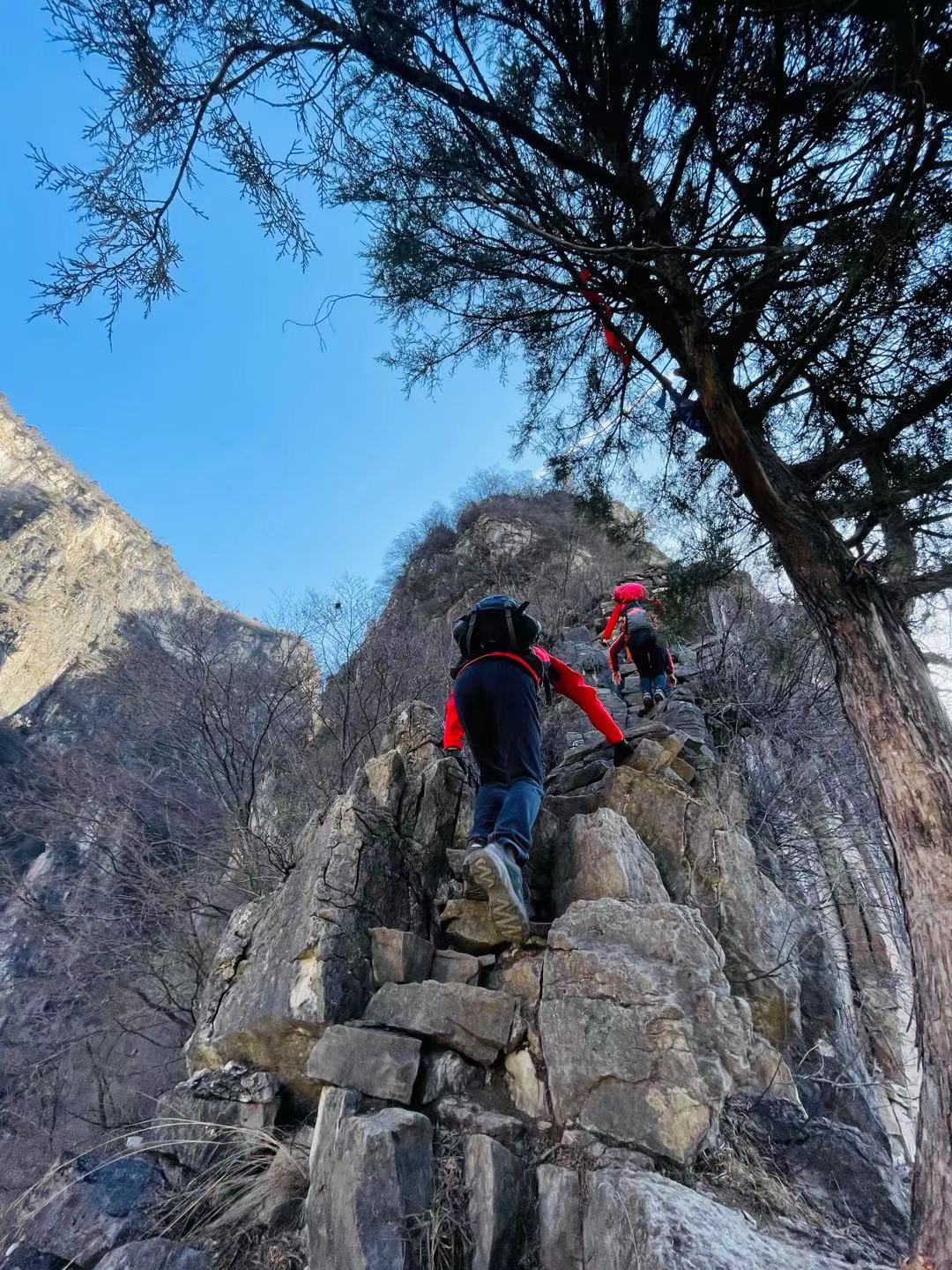 郑州驴友团徒步南太行经典“天梯”南北扒绝