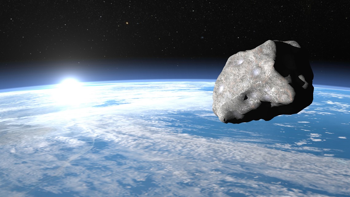 460亿公斤，比航母还大，小行星下月飞掠地球，有多大危险？