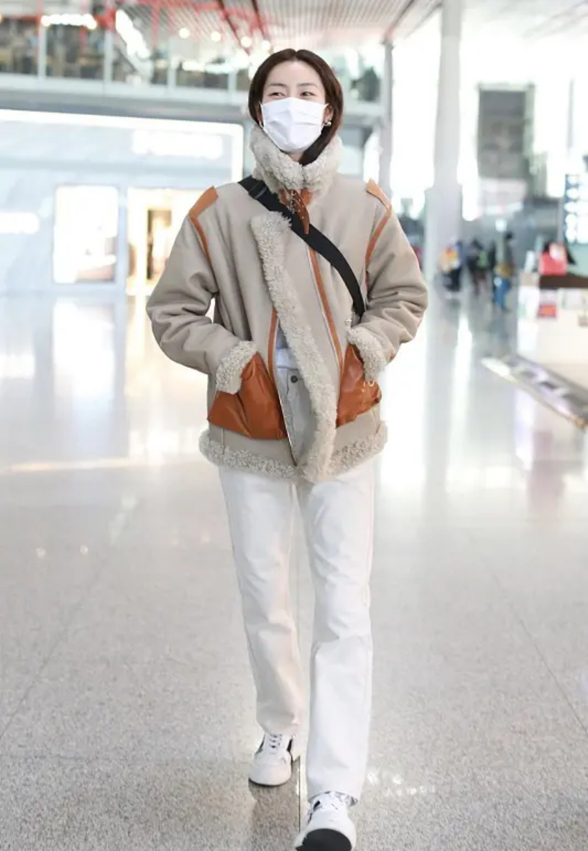 超模刘雯的衣品真是太好了，冬季穿搭“接地气”又时髦，值得学习