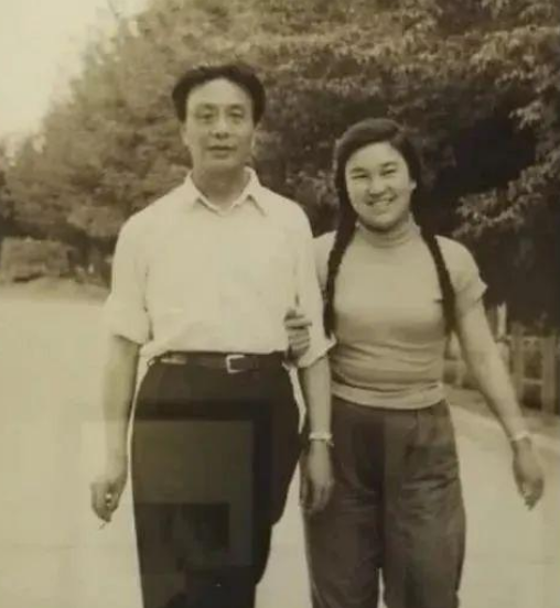 因婚内爱上45岁艾青，高瑛被判劳教，终成眷属后艰难相守40年