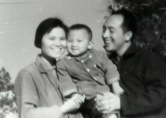 1941年回到延安，张仃才知儿子已送人，18年后初见：是我儿