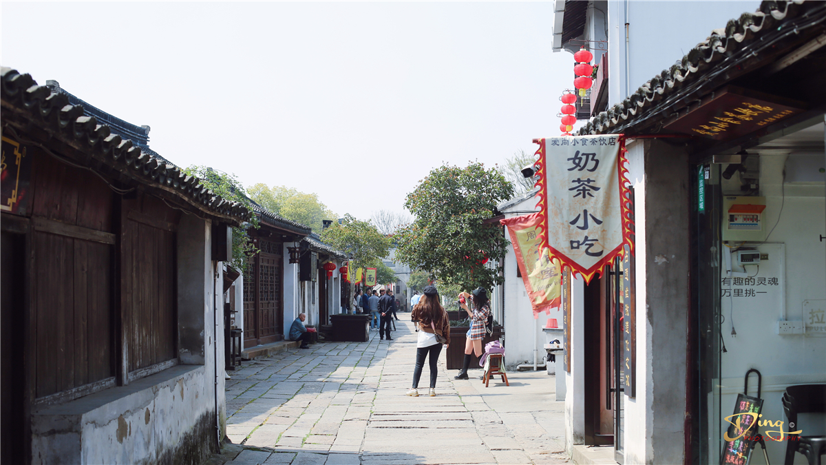 江南安静的小镇并不多，名镇蚕丝文化发源地，只为一场最质朴相遇