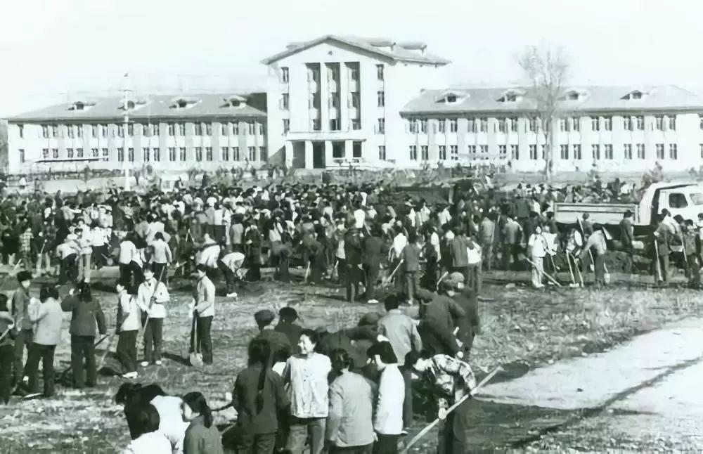 1954年，毛主席为什么要决策成立新疆生产建设兵团