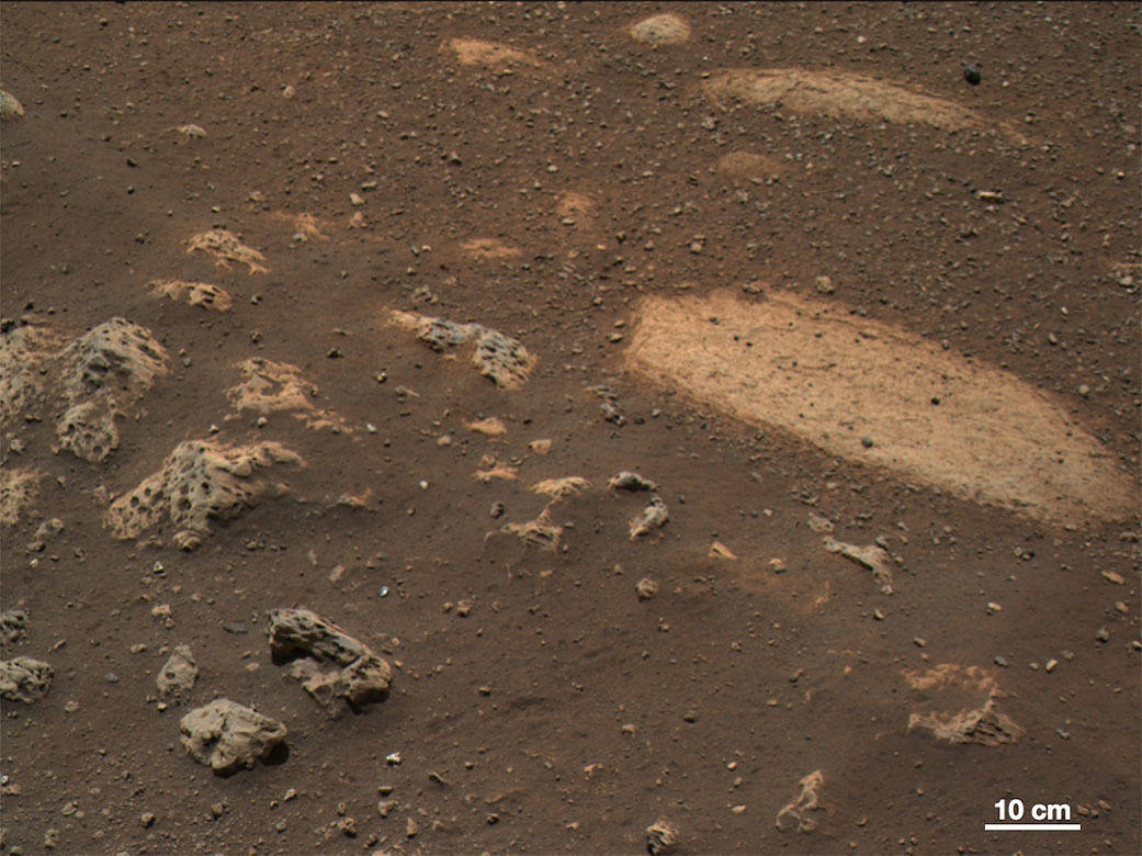 毅力号在火星“开火”，将一块岩石轰了8个洞，究竟要干什么？