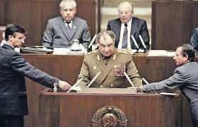 苏联8.19政变：叶利钦登上坦克演讲，苏军空降兵司令倒戈