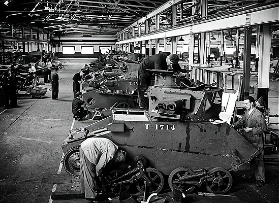二战时，德国工业水平极高，但为何武器产量却远不及对手？