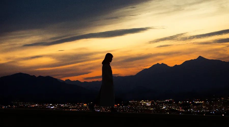 夜读丨爱人间山河岁月，恋一场山温水软