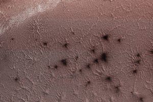 火星人真存在？探测器发现火星“蜘蛛”大迁徙，二十年后谜题得解