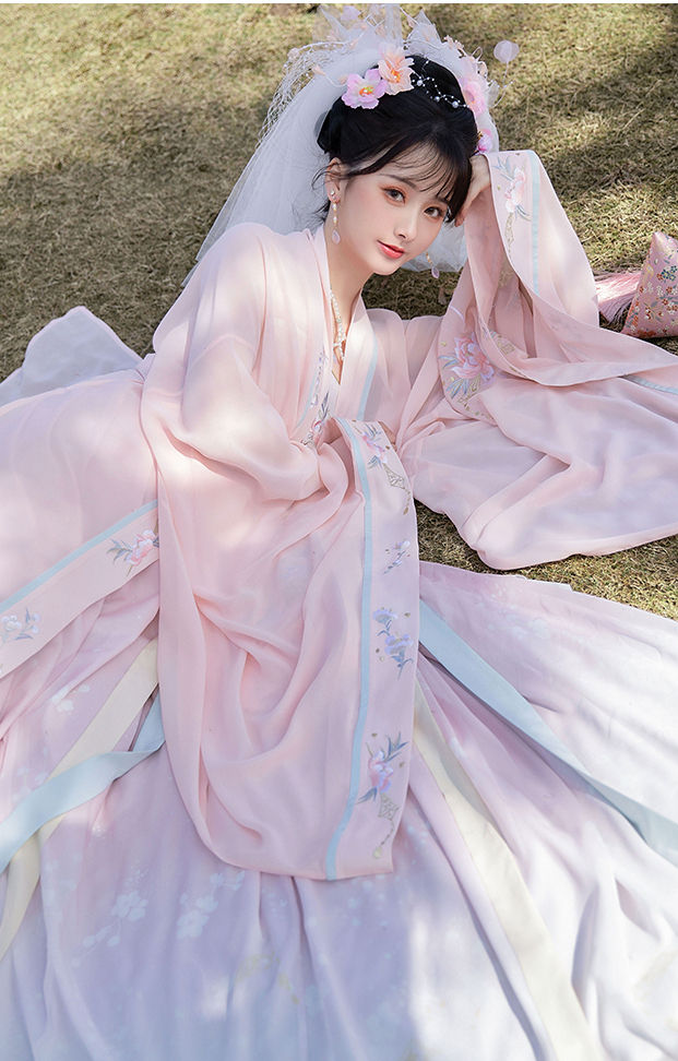“汉服+头纱”的穿法也太美了，温柔又少女，像个新娘子