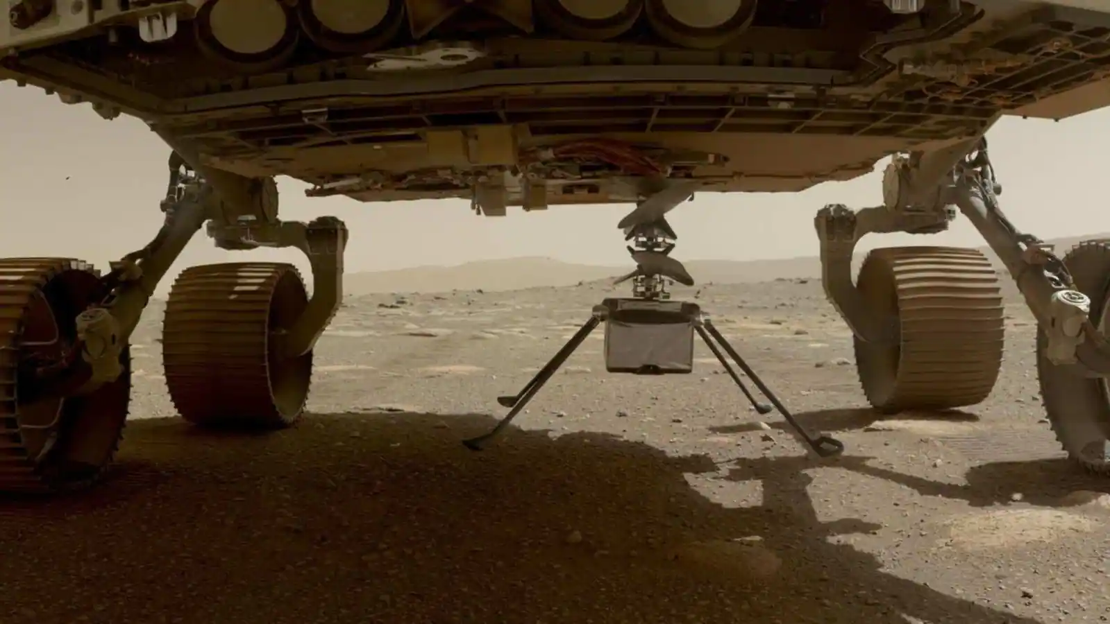 NASA火星车跑路了！丢下一架直升机，严峻的考验正等着它