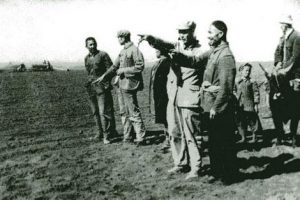 1954年，毛主席为什么要决策成立新疆生产建设兵团