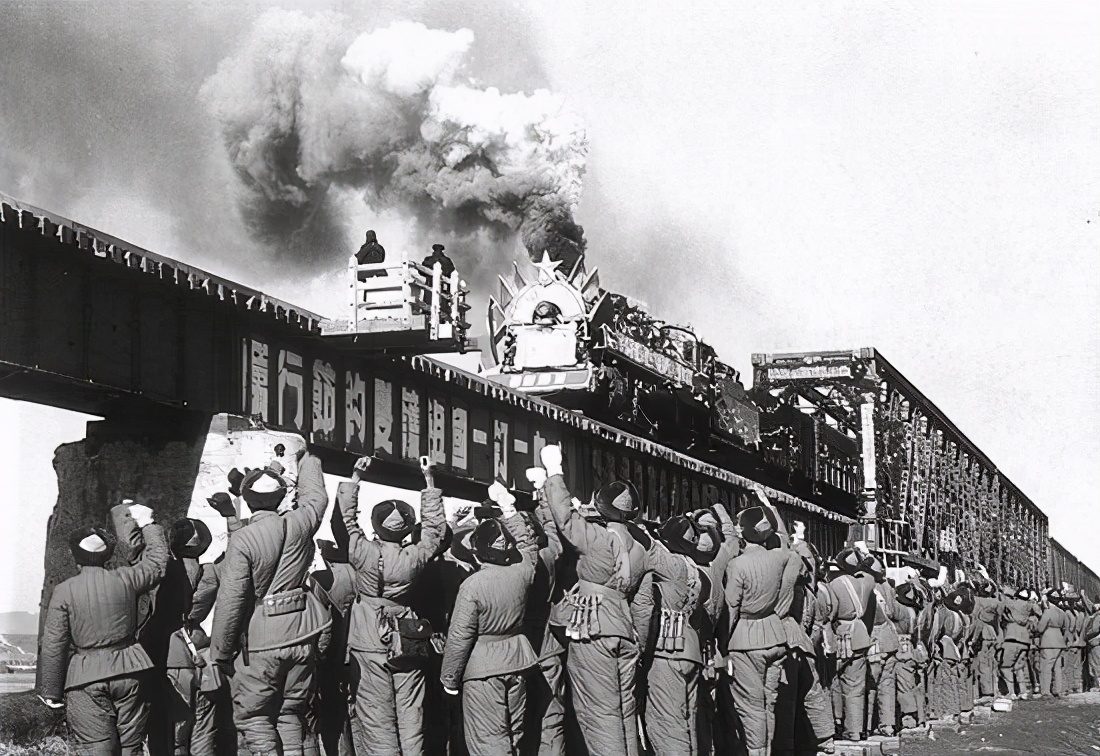 珍宝岛战败后苏联曾计划4路入侵，一周到北京，为何最终不敢动手