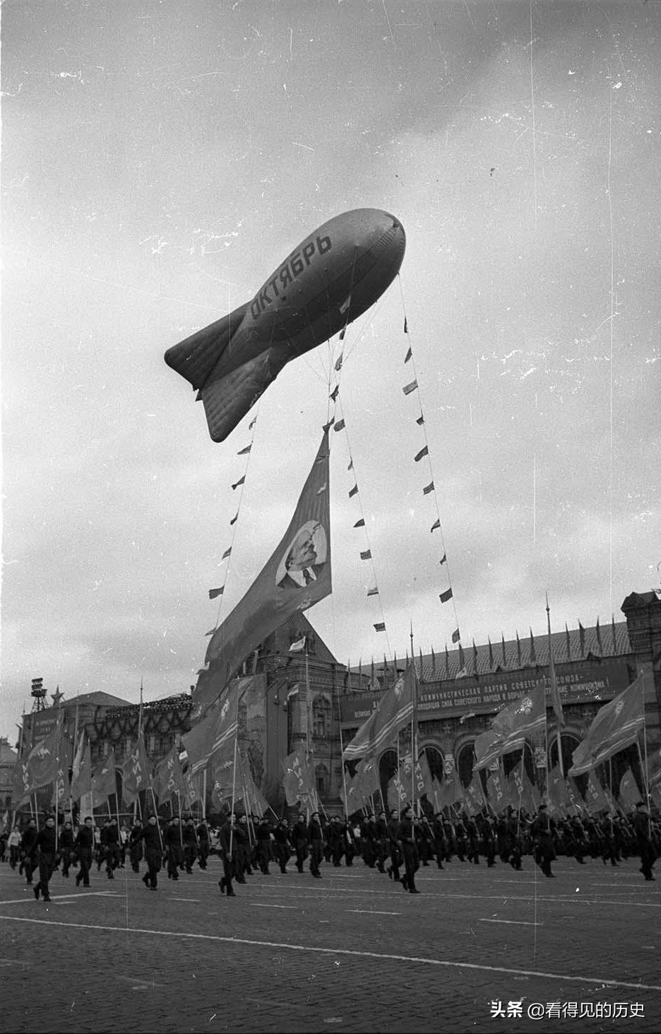 老照片 1958年苏联莫斯科劳动节游行 场面盛大