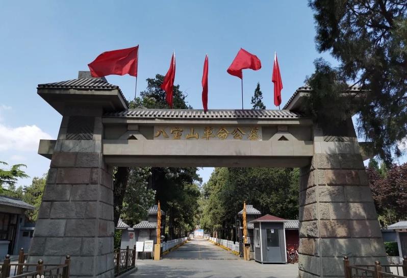 王耀武作为国民党战犯，为何还能葬在八宝山公墓？毛泽东如何评价