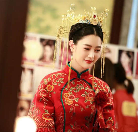 韩国女神克拉拉变身“采茶妹”，穿旗袍演绎中国风，撅嘴好可爱