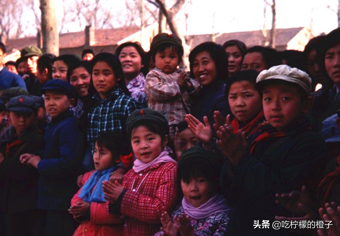 老照片：70年代末的济南，那时的生活安详宁静，人们笑容灿烂