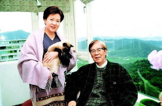 1977年柏杨出狱，妻离子散一无所有，小19岁张香华：我就嫁老丑穷