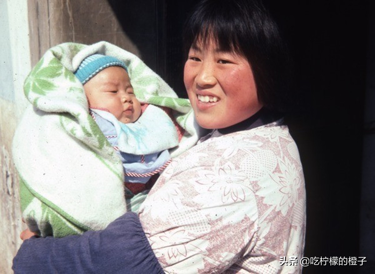 老照片：70年代末的济南，那时的生活安详宁静，人们笑容灿烂