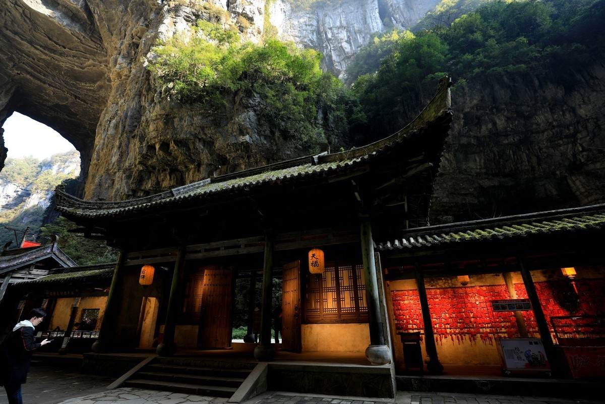 中国第一豪宅“四合院”，市值已达20多亿，却修建在悬崖天坑下