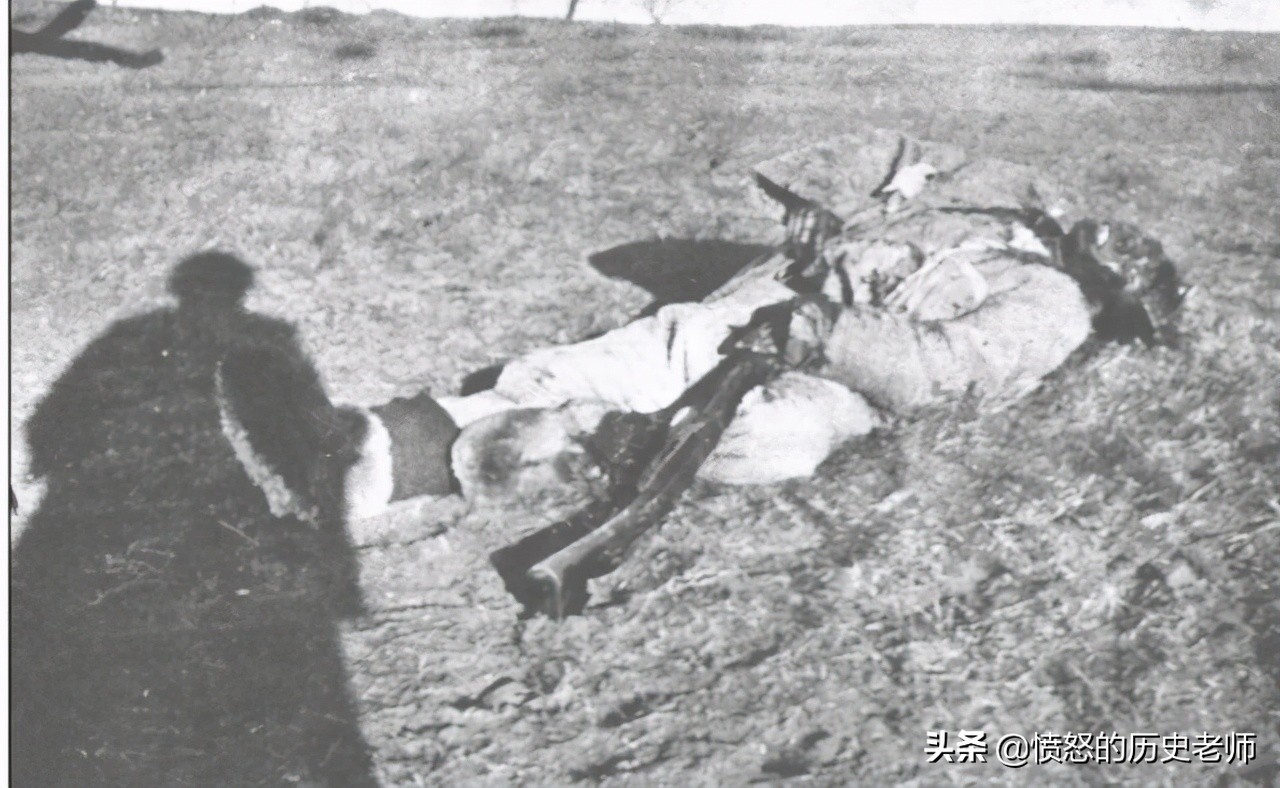 抗日老照片：比牛矮的鬼子、百姓被迫迎接日军、被鬼子羞辱的士兵