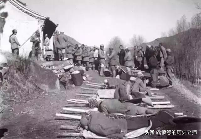 抗日老照片：比牛矮的鬼子、百姓被迫迎接日军、被鬼子羞辱的士兵