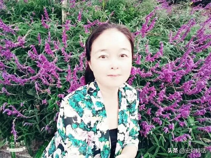 诗歌选读 | 云南玉溪女诗人木槿子，我们捂紧钟表 却捂不住时间