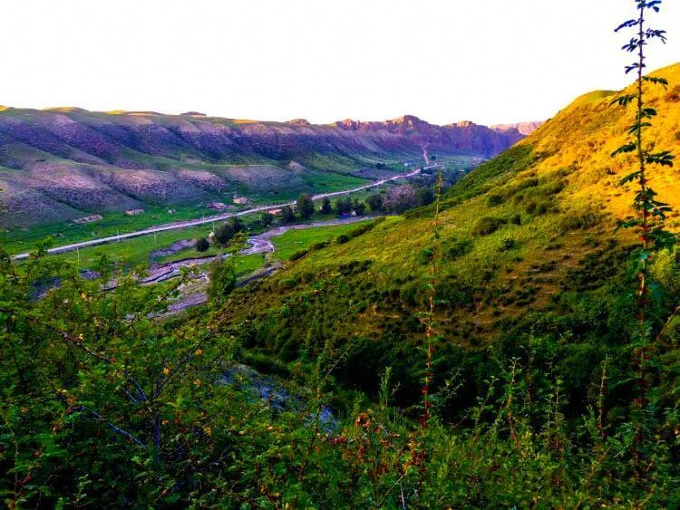 横穿天山的景观大道，一天四季，十里不同景