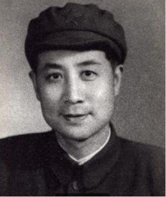 1949年，军统一少将穿上解放军军服，才知戴笠力保的他是共产党