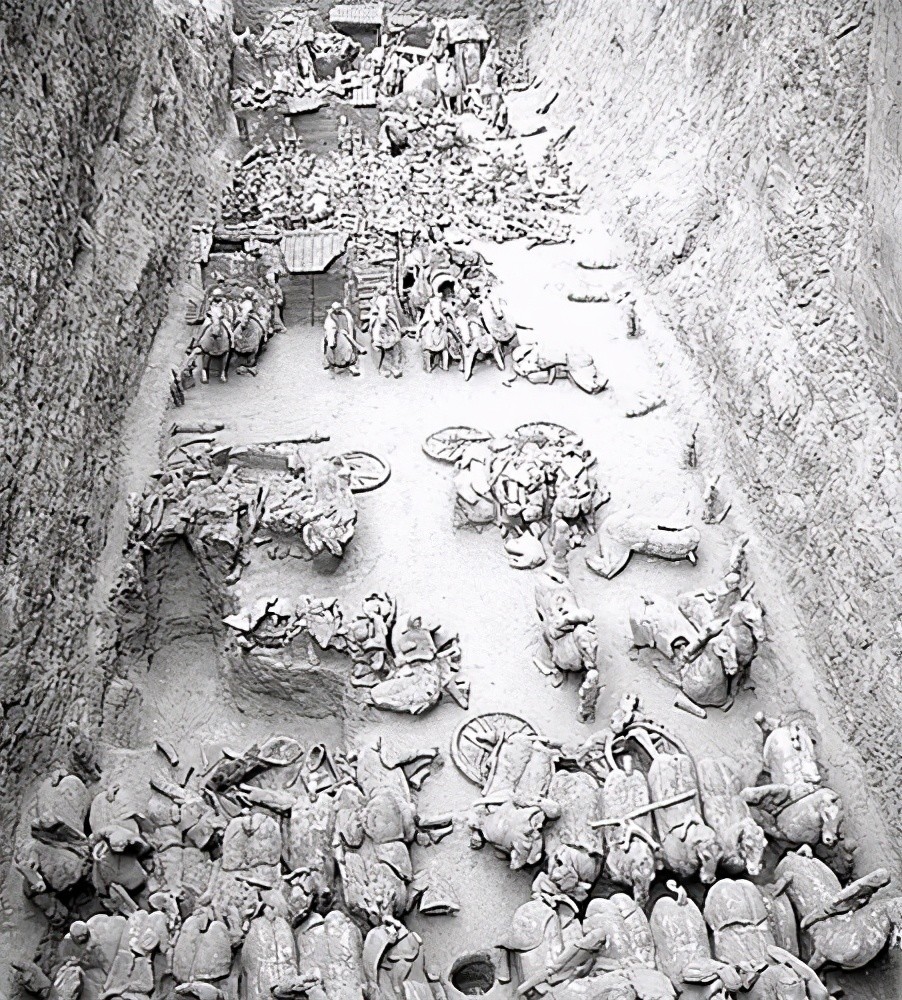 历史上的陪葬，秦始皇算是做到了极致，后宫的不算，工匠最悲惨