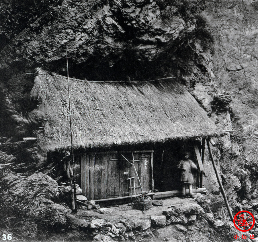 晚清老照片：150年前的长江三峡，风光雄奇，百姓生活简陋贫苦