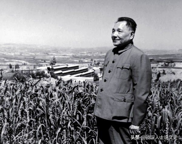 1981年，邓小平在北京会见金庸，解开金庸心中多年的未解之谜