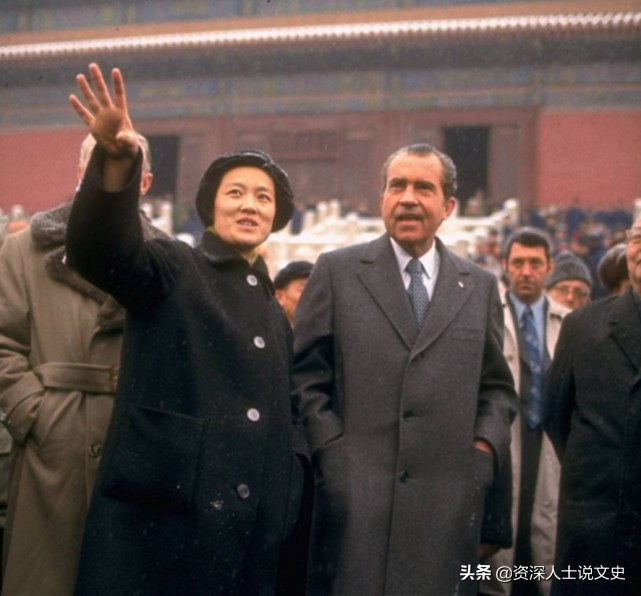 1972年，毛主席送尼克松什么礼物？现场气氛尴尬，周恩来巧妙化解