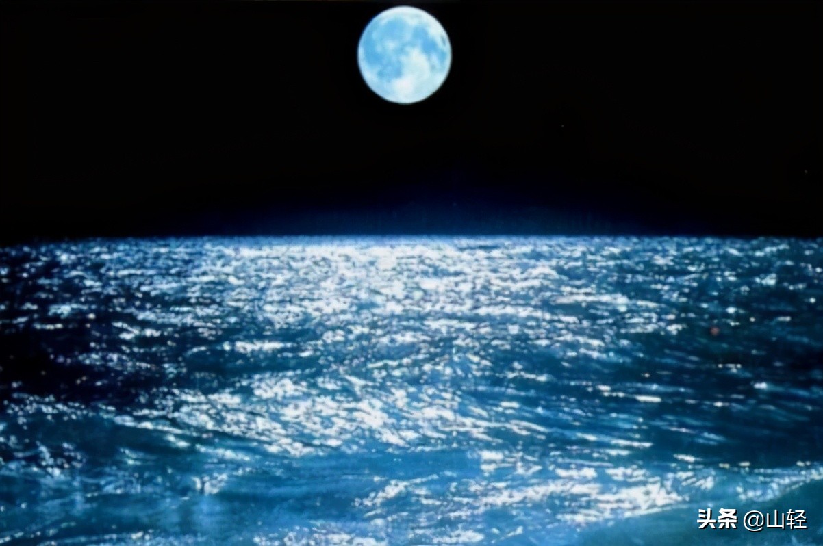 月亮是怎么引起地球上海洋潮汐的
