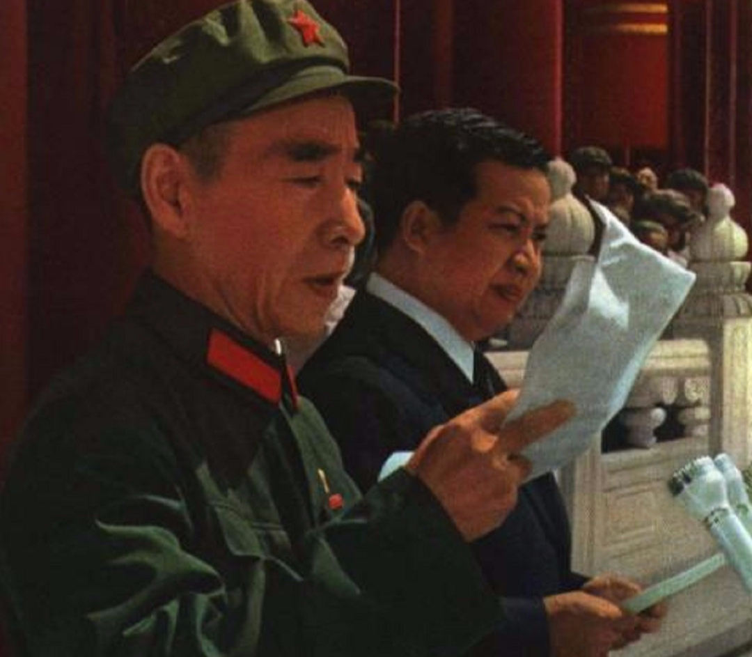 王光美第一次见林彪后的评价：他不像将军，但极似白面书生