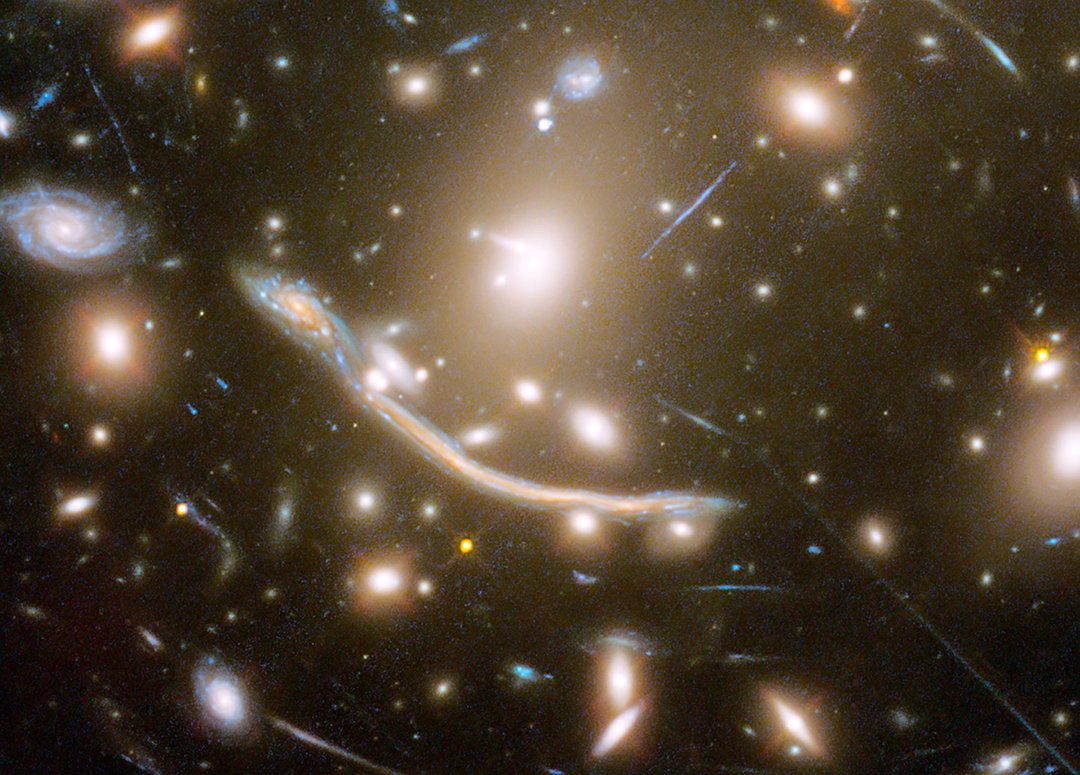 92亿光年外发现33亿光年长的宇宙巨弧，天文学家：不该存在