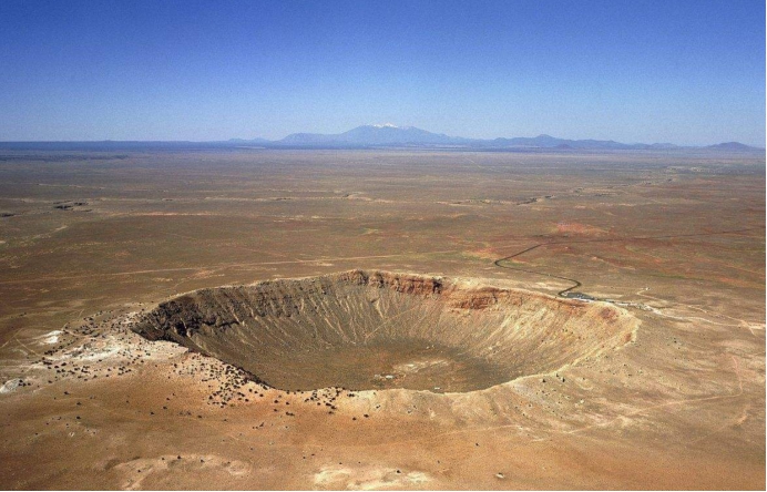 4.9万年前的“星际来客”，撞地球后，留下当今规模最大的陨石坑