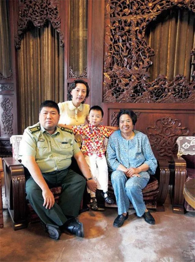 邵华：毛泽东儿媳，生下主席唯一孙子，临终前嘱托儿子向汶川捐款