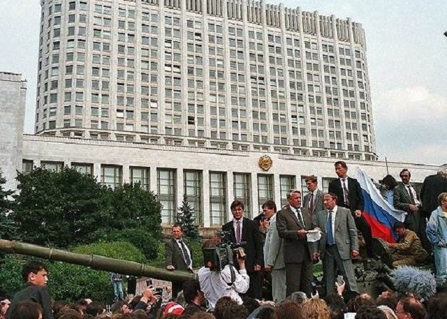 揭秘1991年苏联解体，美国扮演了什么角色？以及对中国的双面影响