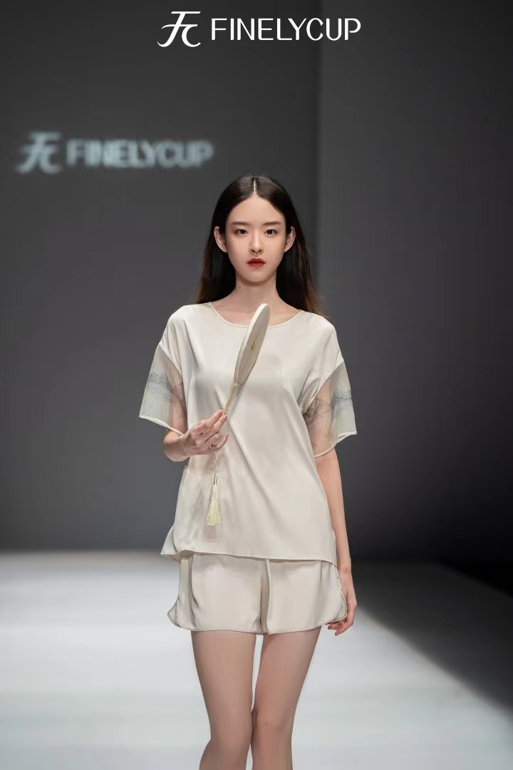 FINELYCUP梵妳卡波 x中国国际时装周 | 女性力量的觉醒