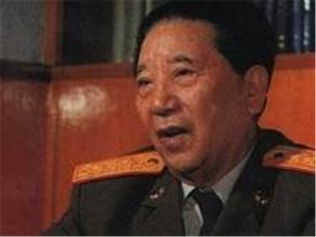 84年阅兵，秦基伟担总指挥受中央表彰，3年后谁接任他成司令员？