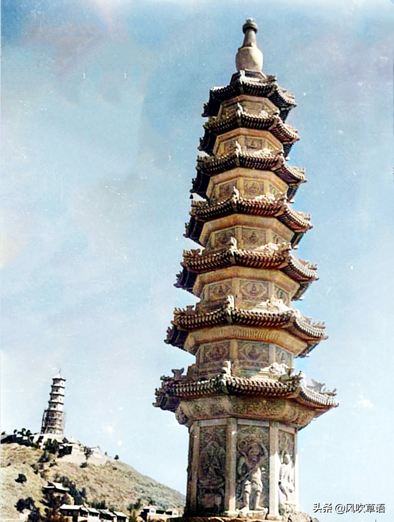 1938年的北京玉泉山，遍地布满鱼塘，定光塔上搭着脚手架
