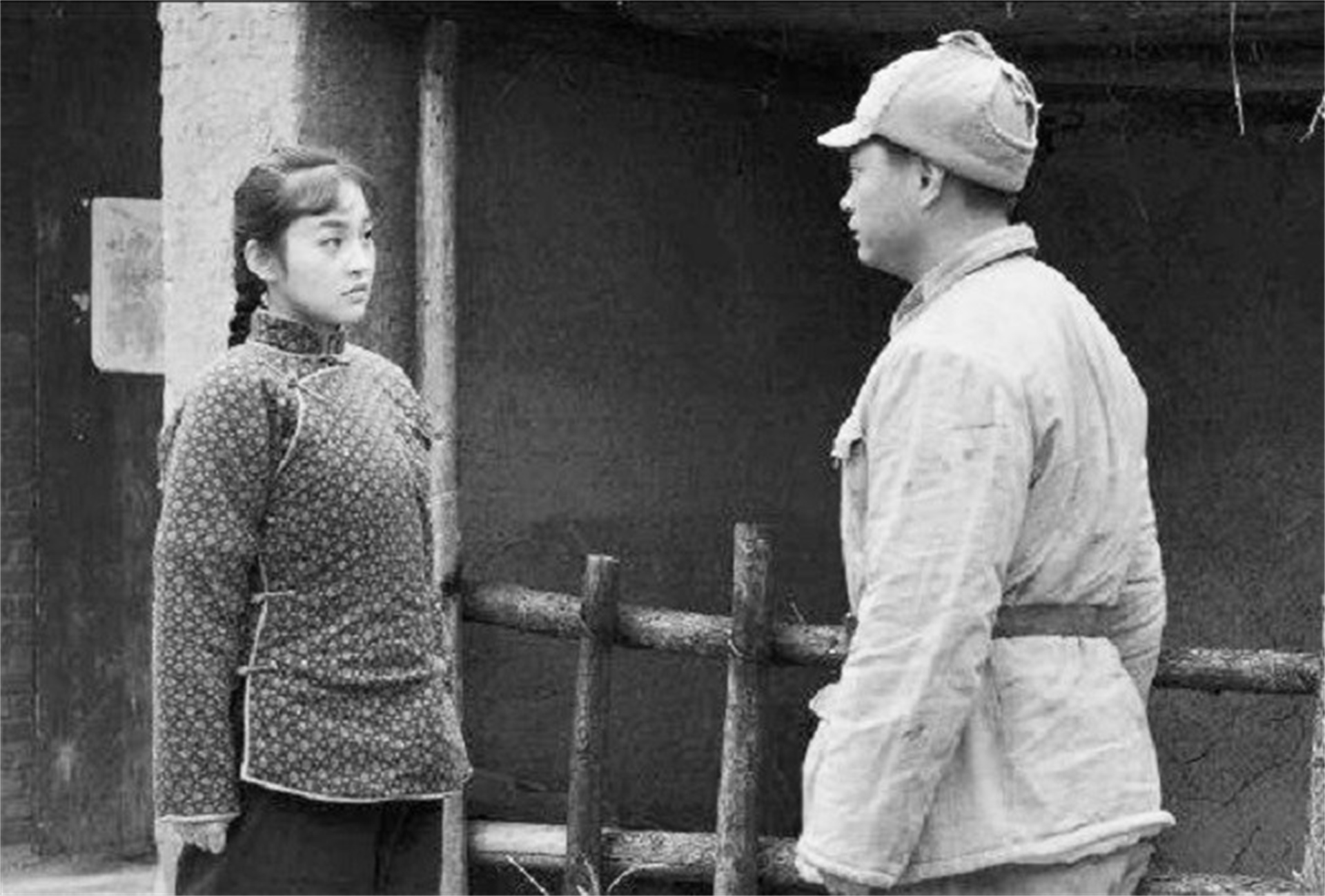 1950年山东一15岁小女孩被捕，特殊身份曝光震动全军，她究竟是谁