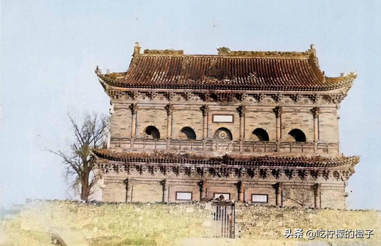 老照片：外国人眼中1889年的苏州，荒凉的虎丘剑池，双塔屹立千年