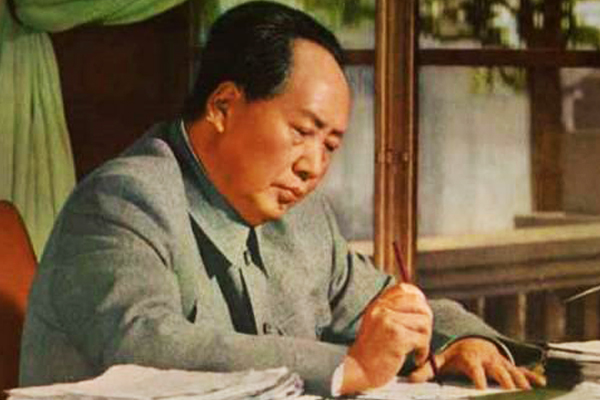 明朝诗人写一首咏梅诗，毛主席非常喜爱，曾为它一日连发三封急信