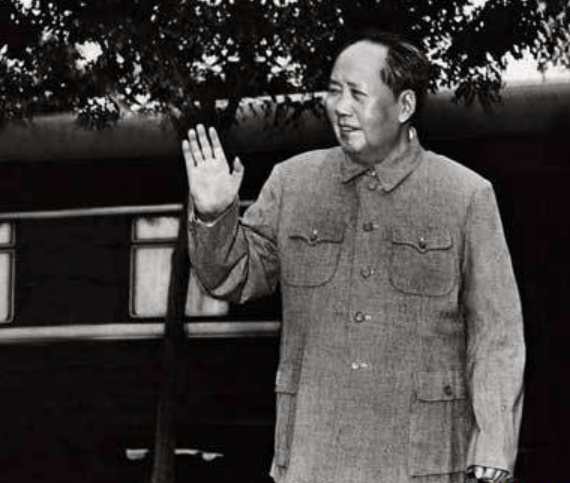 青年毛泽东立誓：“革命不成功，绝不回韶山！”32年后，衣锦回乡