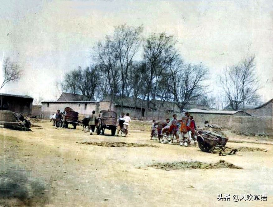 1908年的彰德府（今安阳）乡村，老人骑马出行，小伙阻止洋人照相