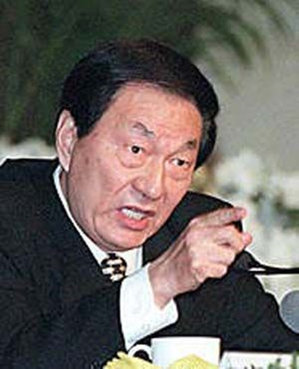 日本记者问：中国要让日本道歉到何时？朱镕基的答复令人敬佩