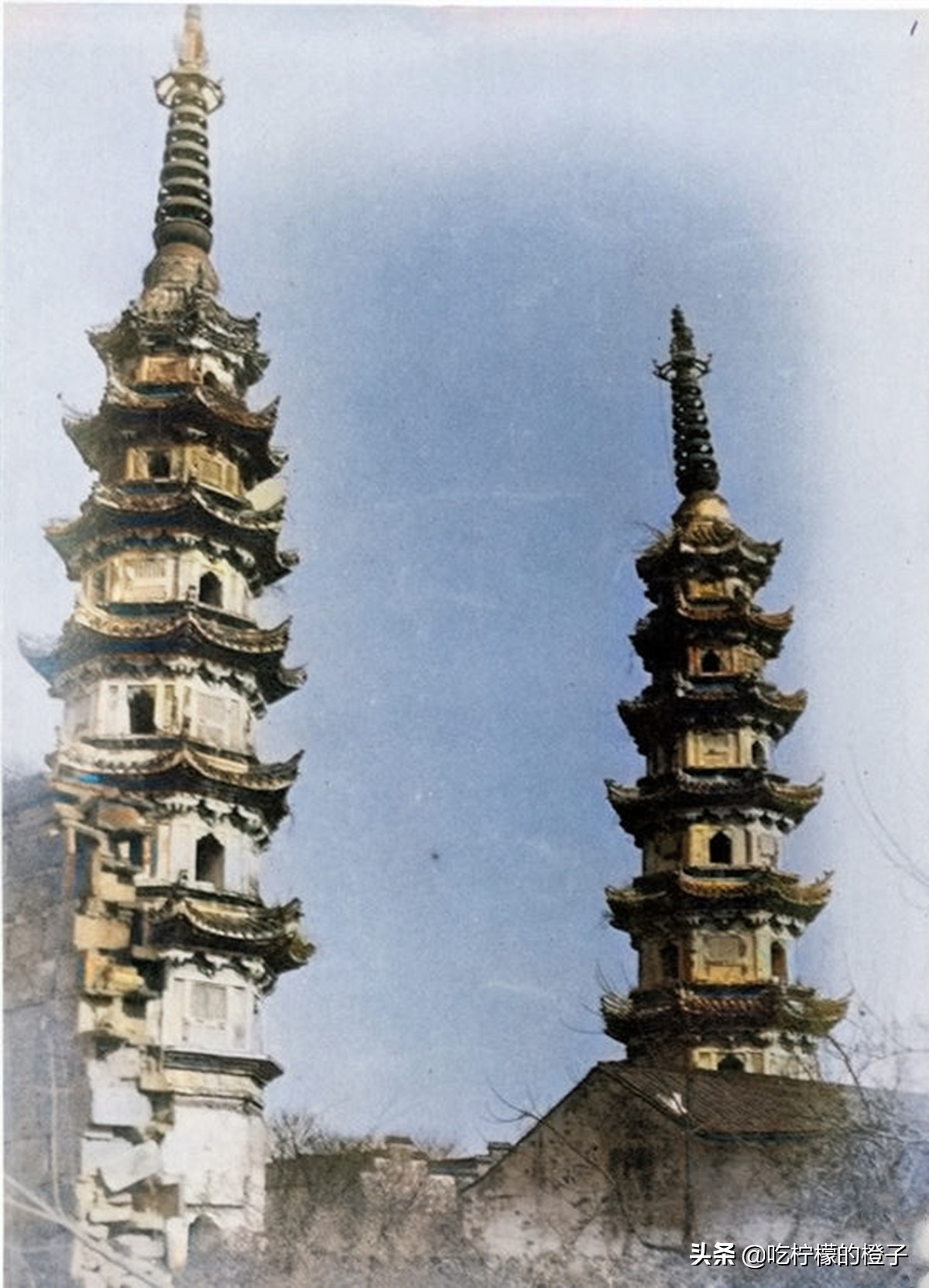 老照片：外国人眼中1889年的苏州，荒凉的虎丘剑池，双塔屹立千年
