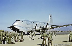 彩色老照片 朝鲜战争中美军的战略运输机 人称空中霸王