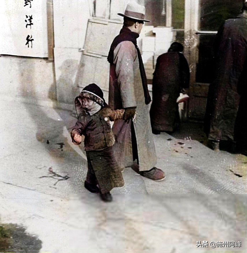 1939年在北京街头拍摄的老照片，那时人们生活得到底怎么样